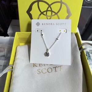 NIB Kendra Scott Nola Pendant Necklace